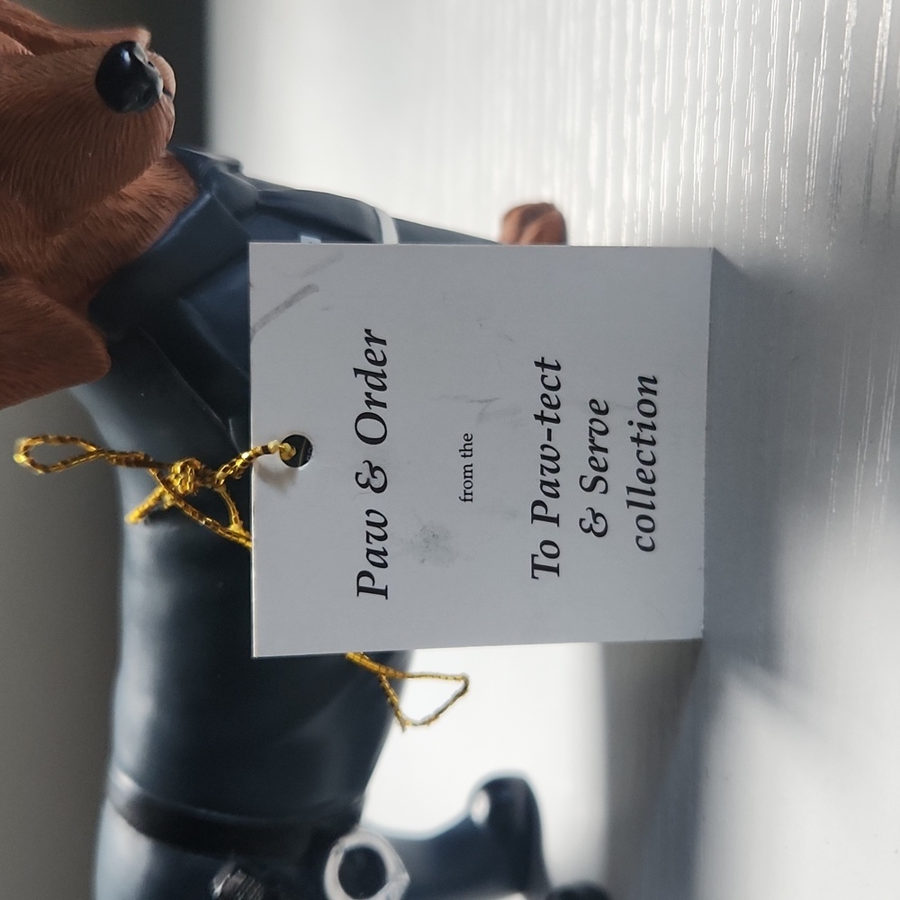 Hamilton Collection "Paw and Order" figure - Picture 6 of 6